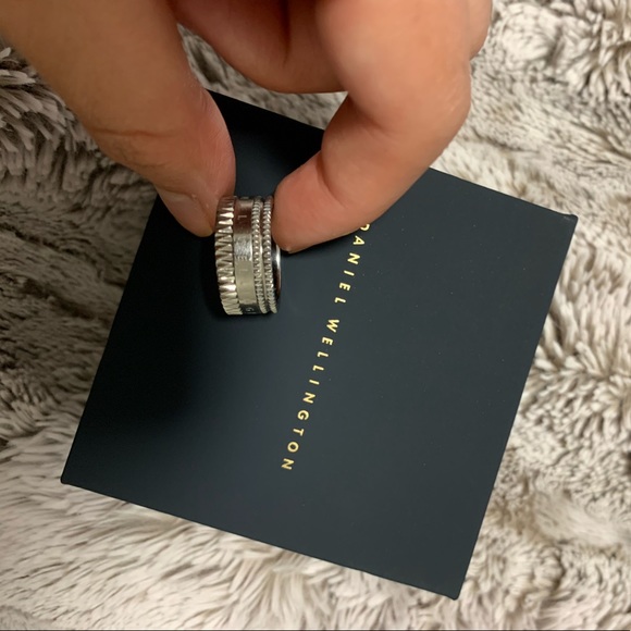 Danial Wellington Elevation Ring - Picture 2 of 2